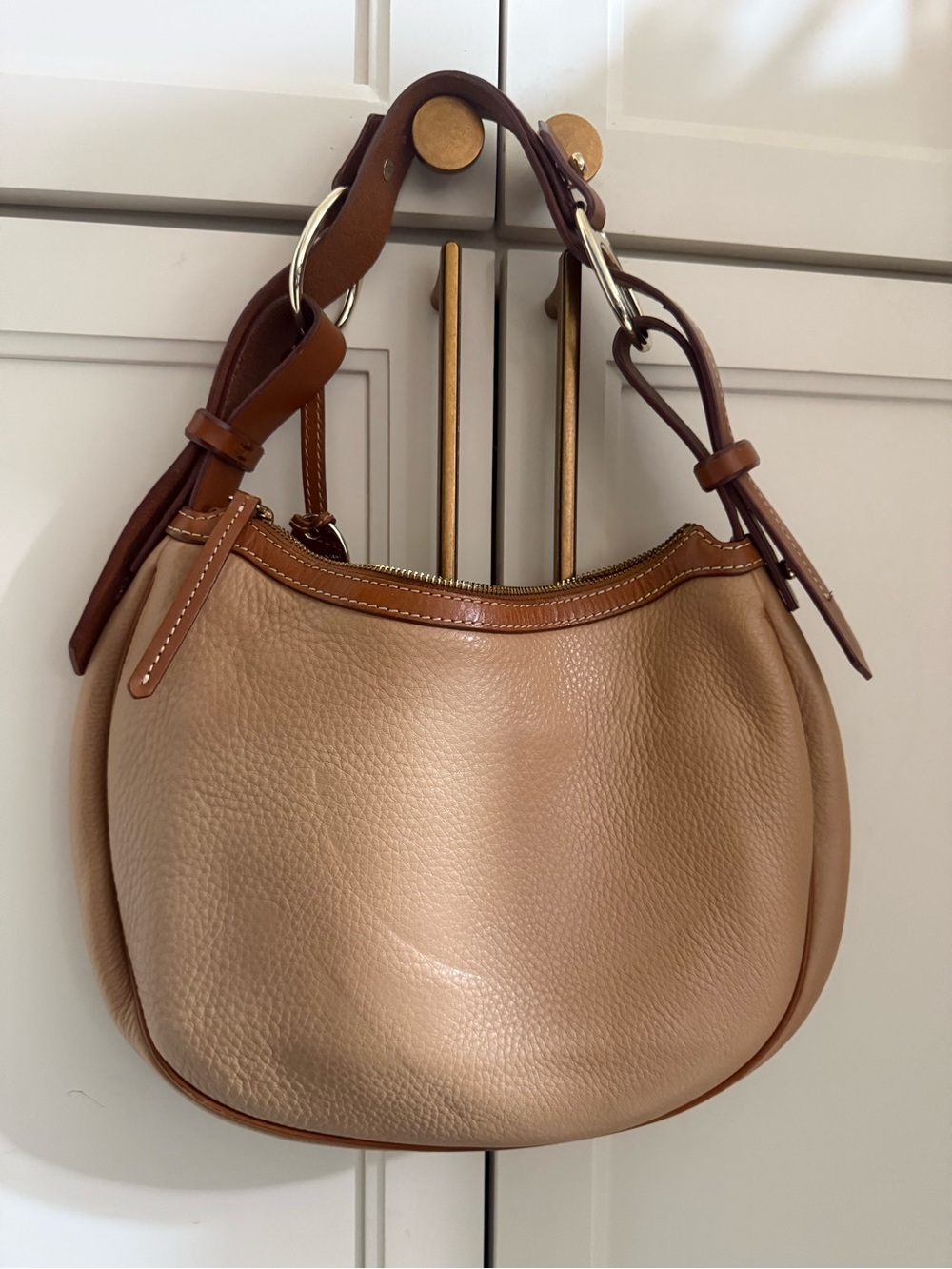 Dooney & Bourke Small Circle Hobo Bag Purse - Picture 2 of 10